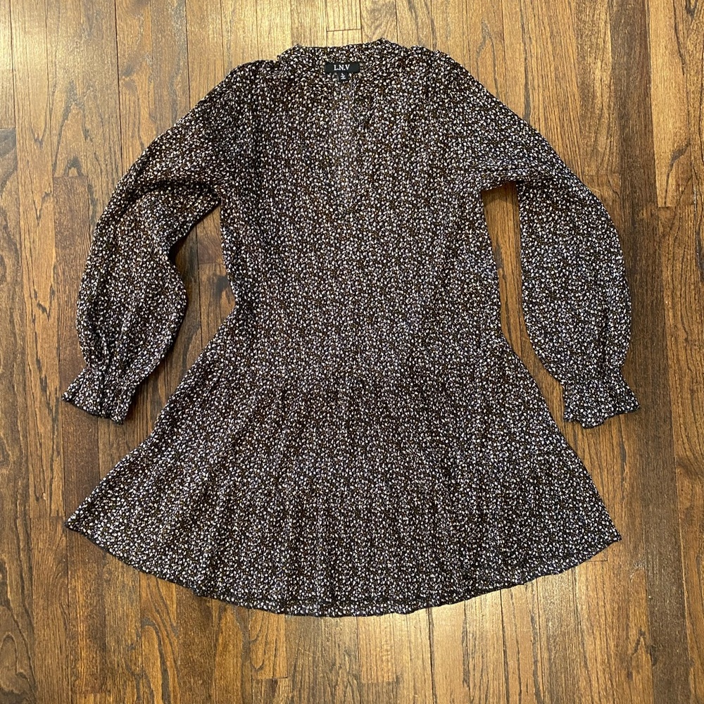 L.N.V. Long sleeved, shift dress w. bishop sleeve cuffs. New, never worn!